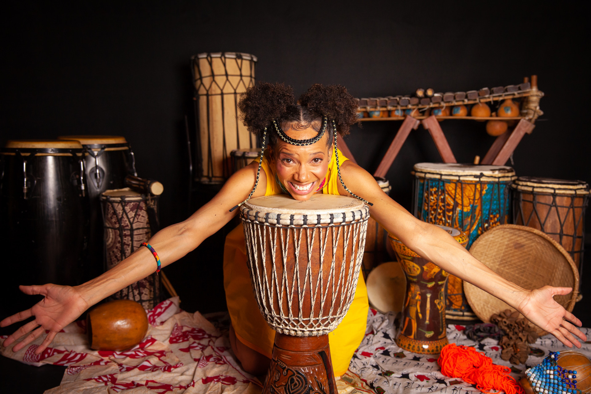 Espetáculo 'A Menina Akili e Seu Tambor Falante' realiza apresentação em Caxias