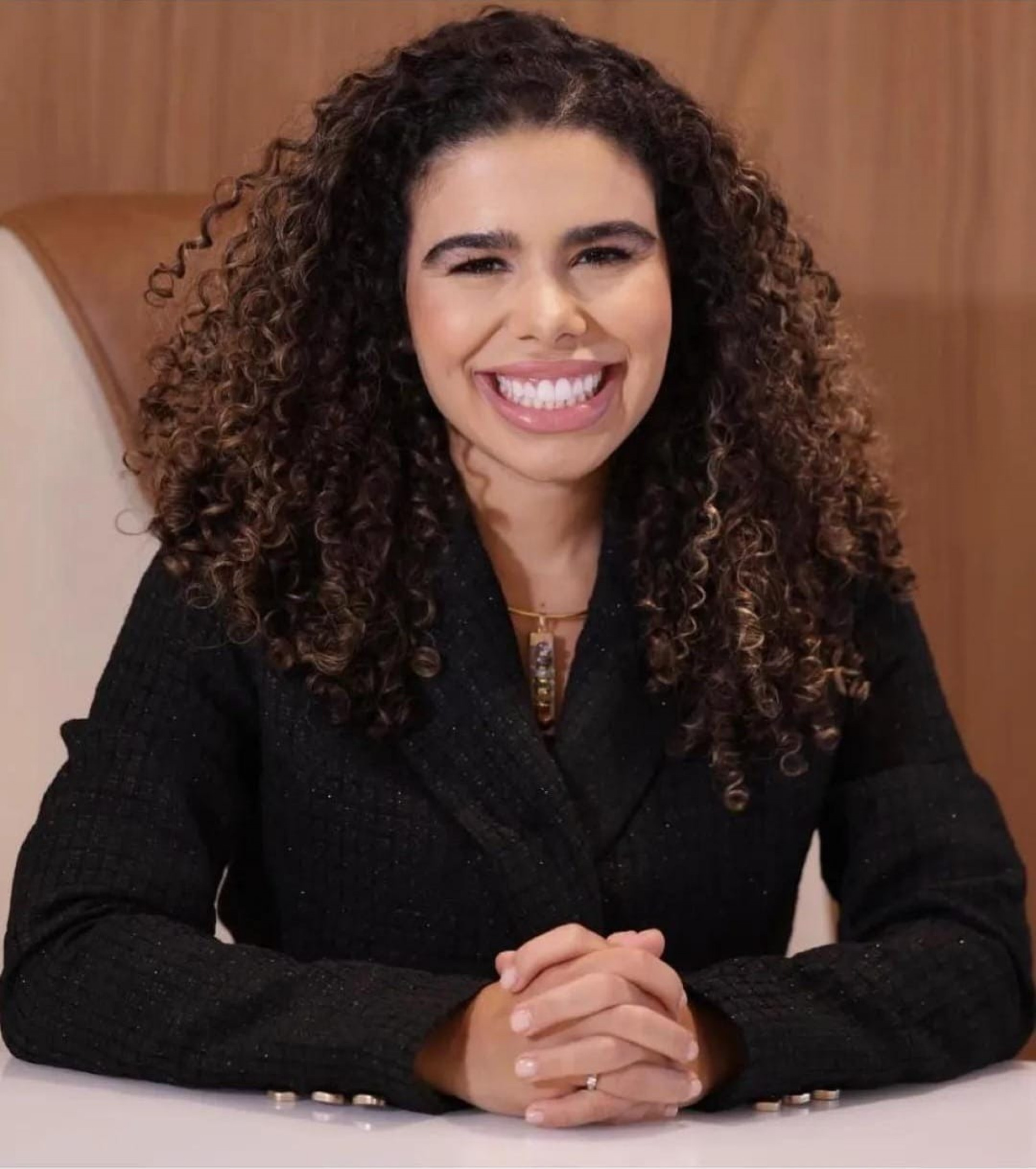 A psiquiatra Ana Caroline alerta sobre o preju&iacute;zo das telas para crian&ccedil;as - Divulga&ccedil;&atilde;o