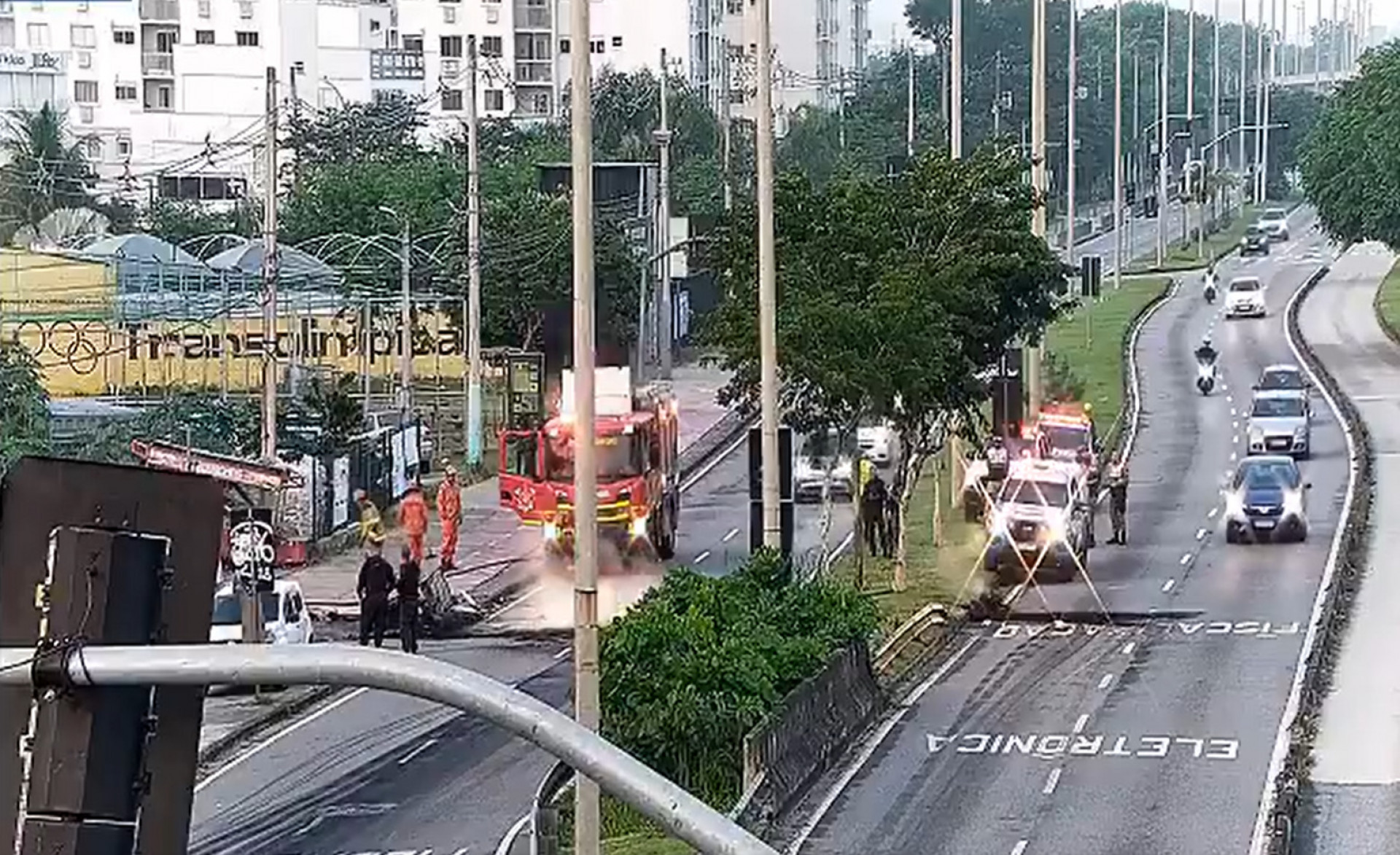 Avenida Salvador Allende ficou ocupada, na altura do BRT Asa Branca - Divulgação / COR
