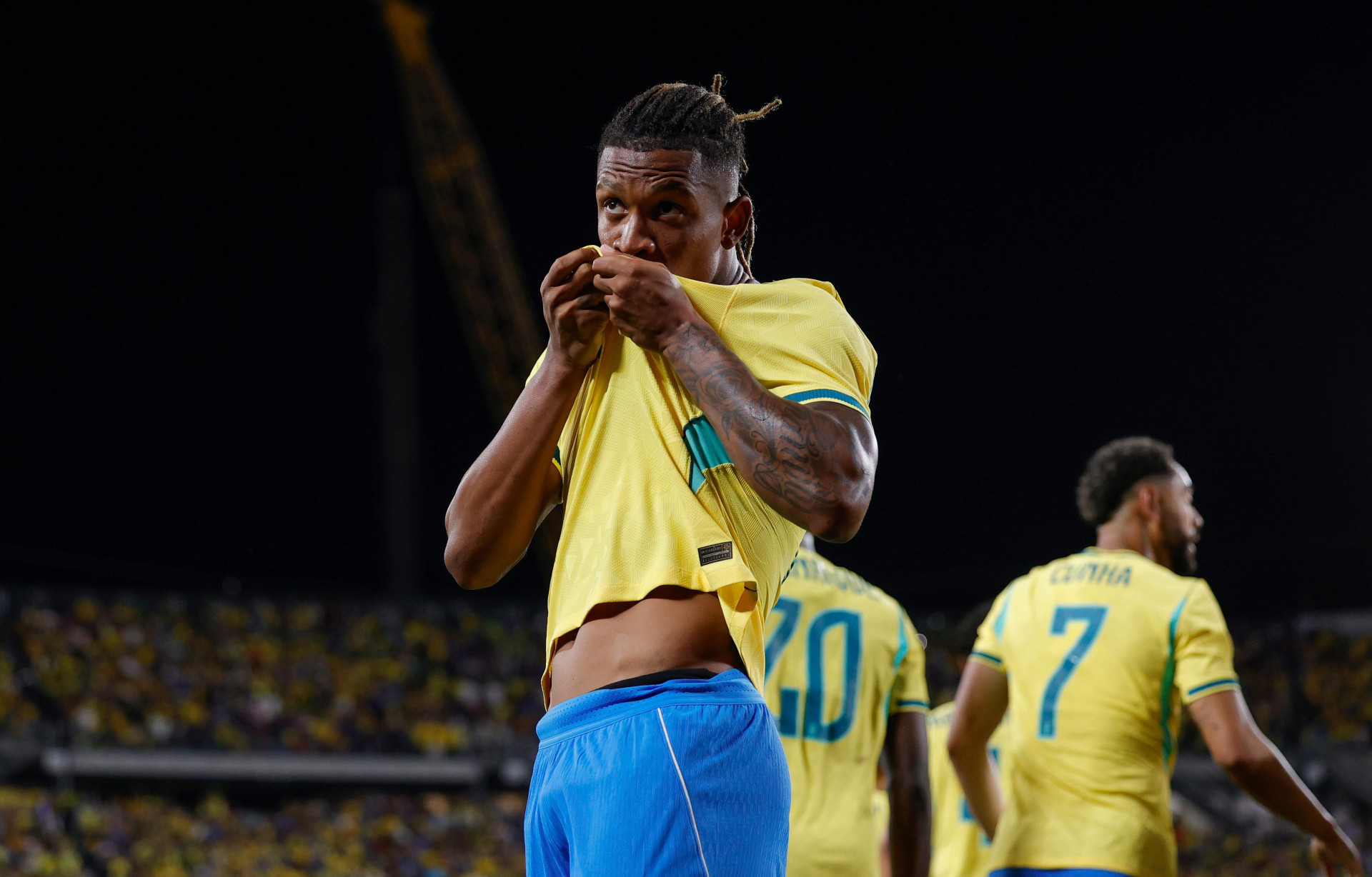 Herói do penta, Kleberson vê semelhanças com trajetória de D