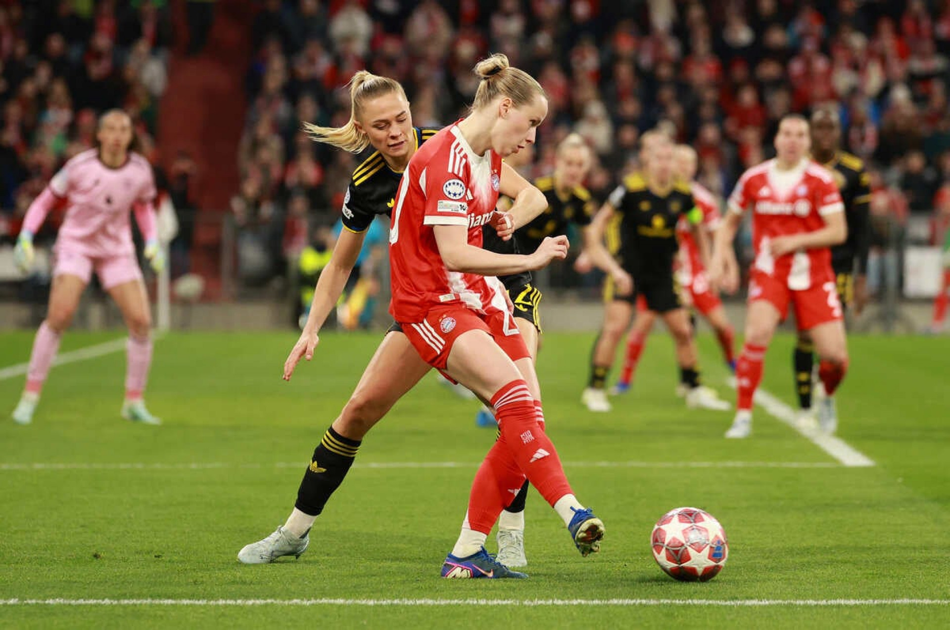 Bayern vence United de virada e avan&ccedil;a &agrave; semifinal da Champions Feminina