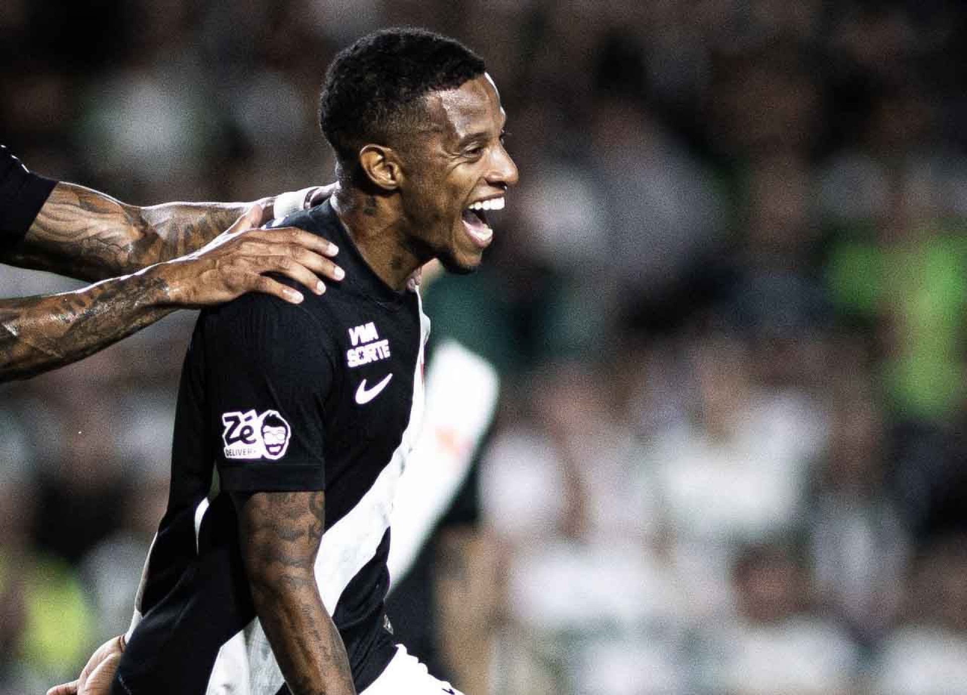 Vasco cede empate ao Coritiba no fim e perde chance de colar no G4