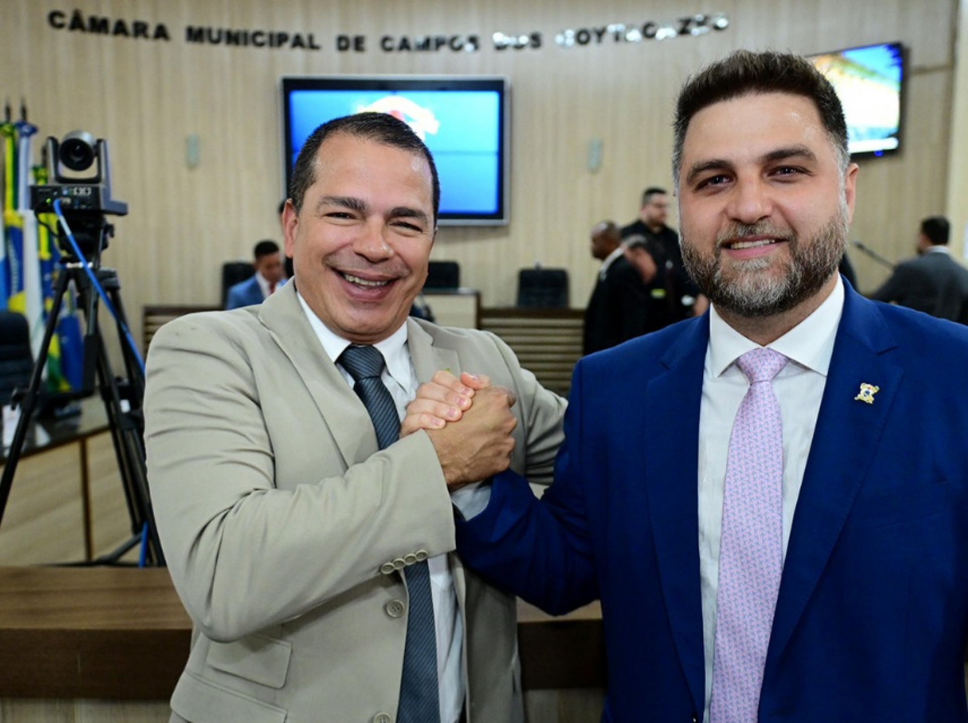 Wladimir transmite cargo de prefeito e reafirma amor por Campos