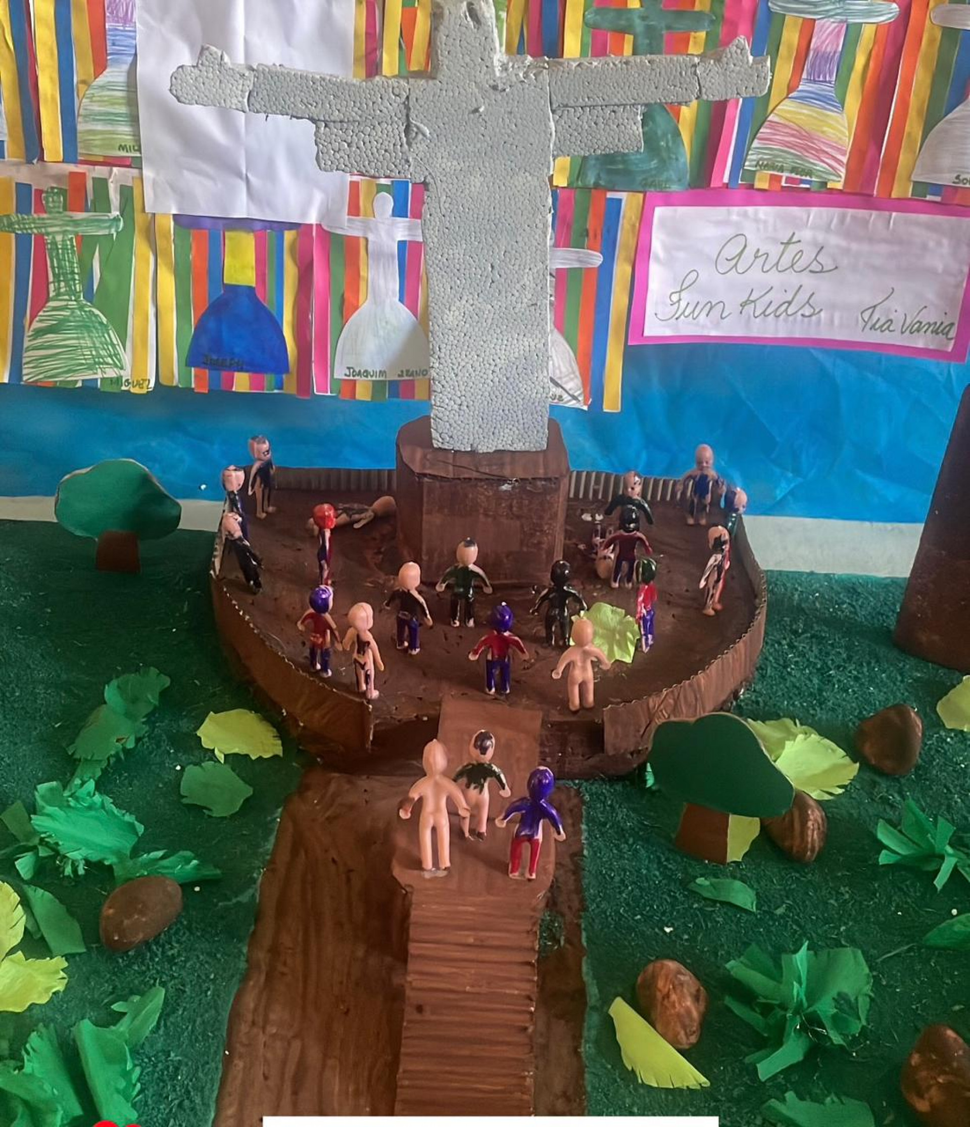 Os pequenos retrataram  Cristo Redentor durante o trabalho - Divulgação