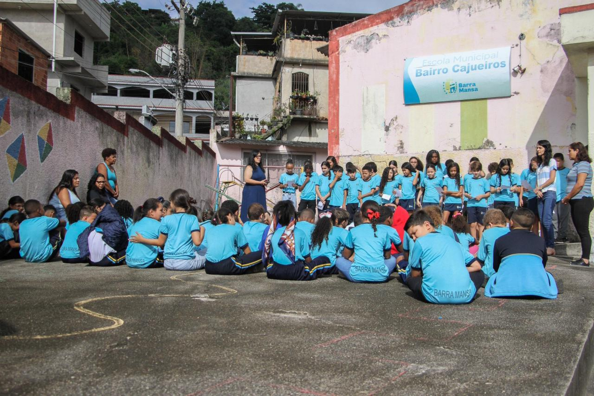 Dia Mundial de Conscientização do Autismo é marcado pelo azul da inclusão nas escolas municipais