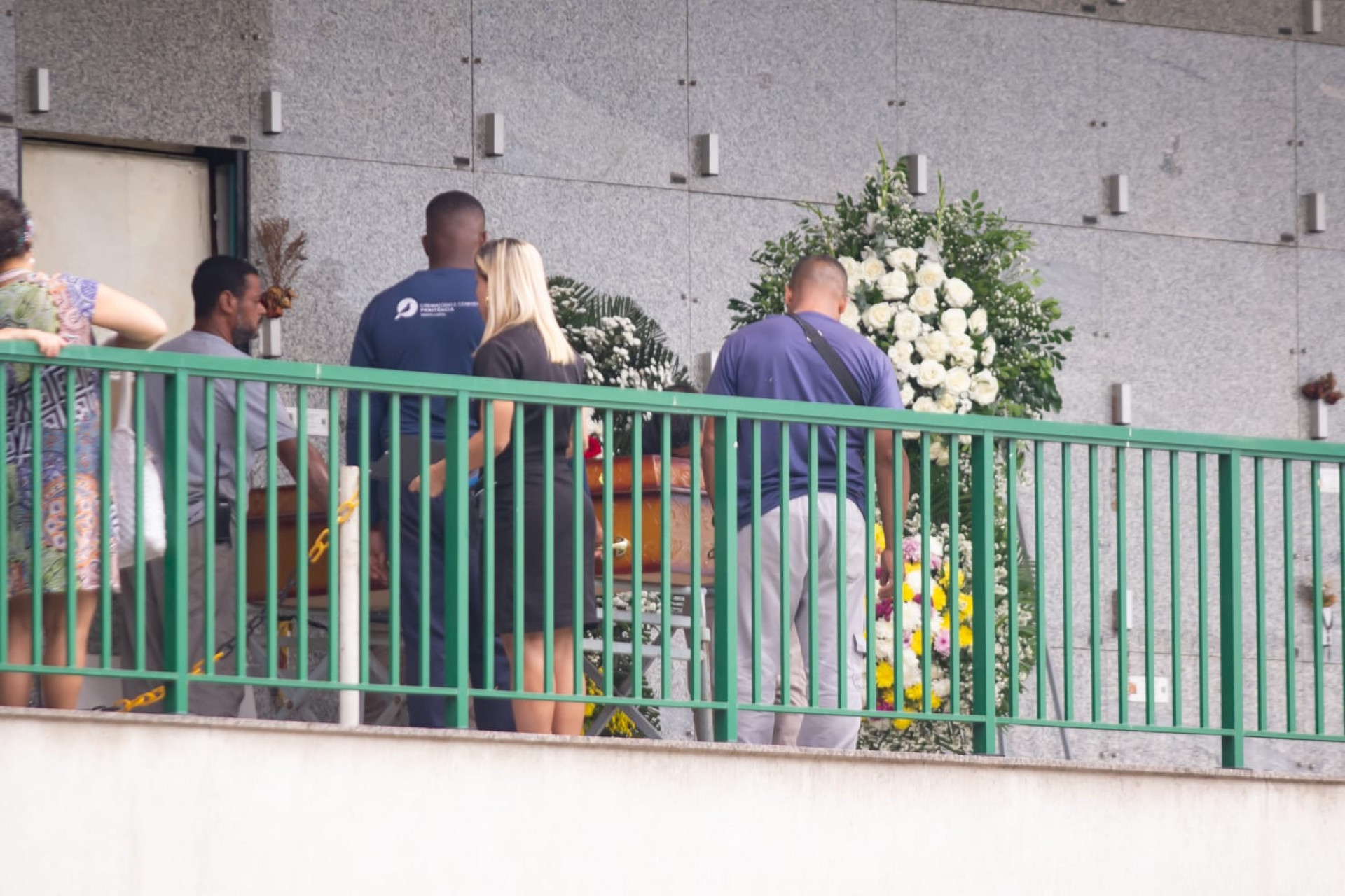 Enterro de Francisco Farias, 9 anos, aconteceu nesta quarta no Cemitério do Caju - Érica Martin/Agência O DIA