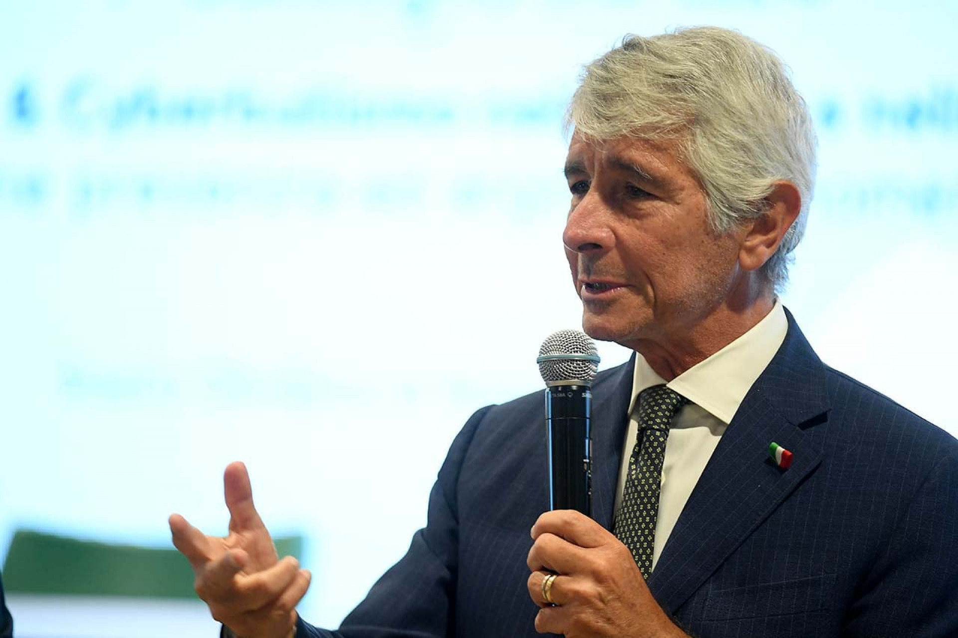 Ministro cobra nova lideran&ccedil;a na Federa&ccedil;&atilde;o Italiana ap&oacute;s terceira aus&ecirc;ncia em Copas