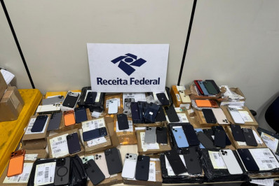 Mais de 60 celulares roubados são apreendidos em Centro dos Correios no Rio