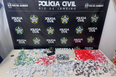 Polícia estoura 'boca de fumo' e prende cinco pessoas no Centro do Rio