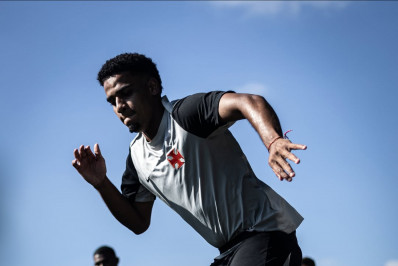 Brenner se recupera de lesão no joelho direita