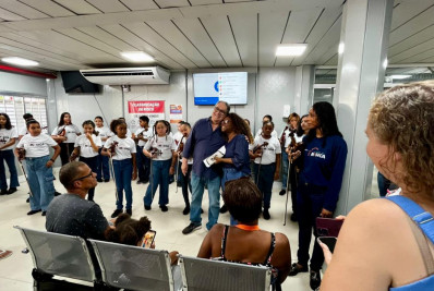 Pacientes da UPA curtem cantata de Páscoa com alunos do projeto Volta Redonda Cidade da Música