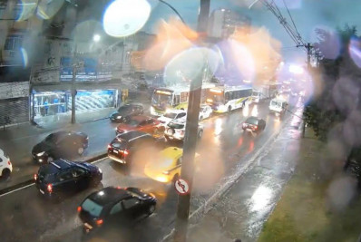 Temporal no Rio causa diversos pontos de alagamento