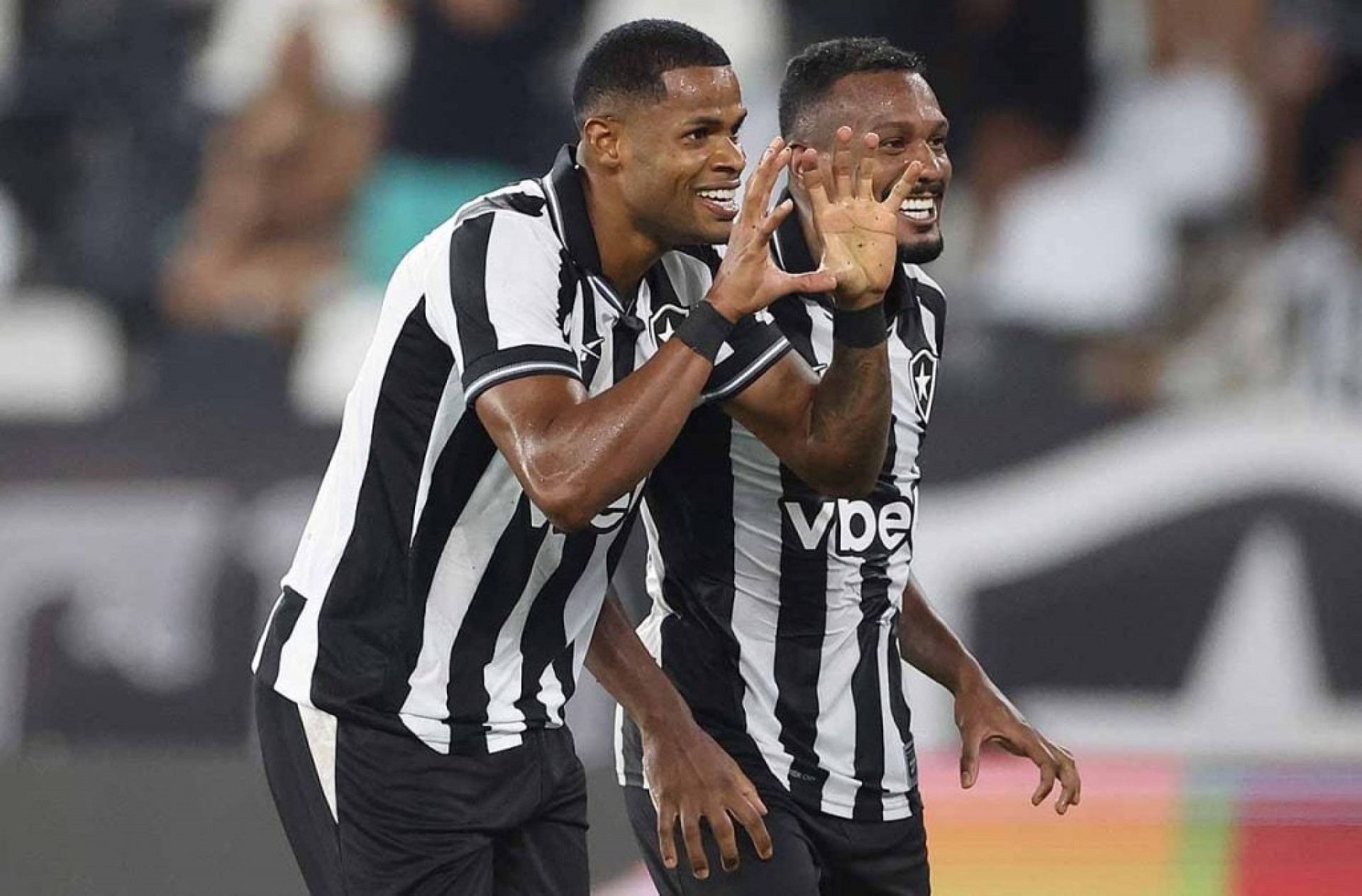 J&uacute;nior Santos desencanta e busca sequ&ecirc;ncia no Botafogo