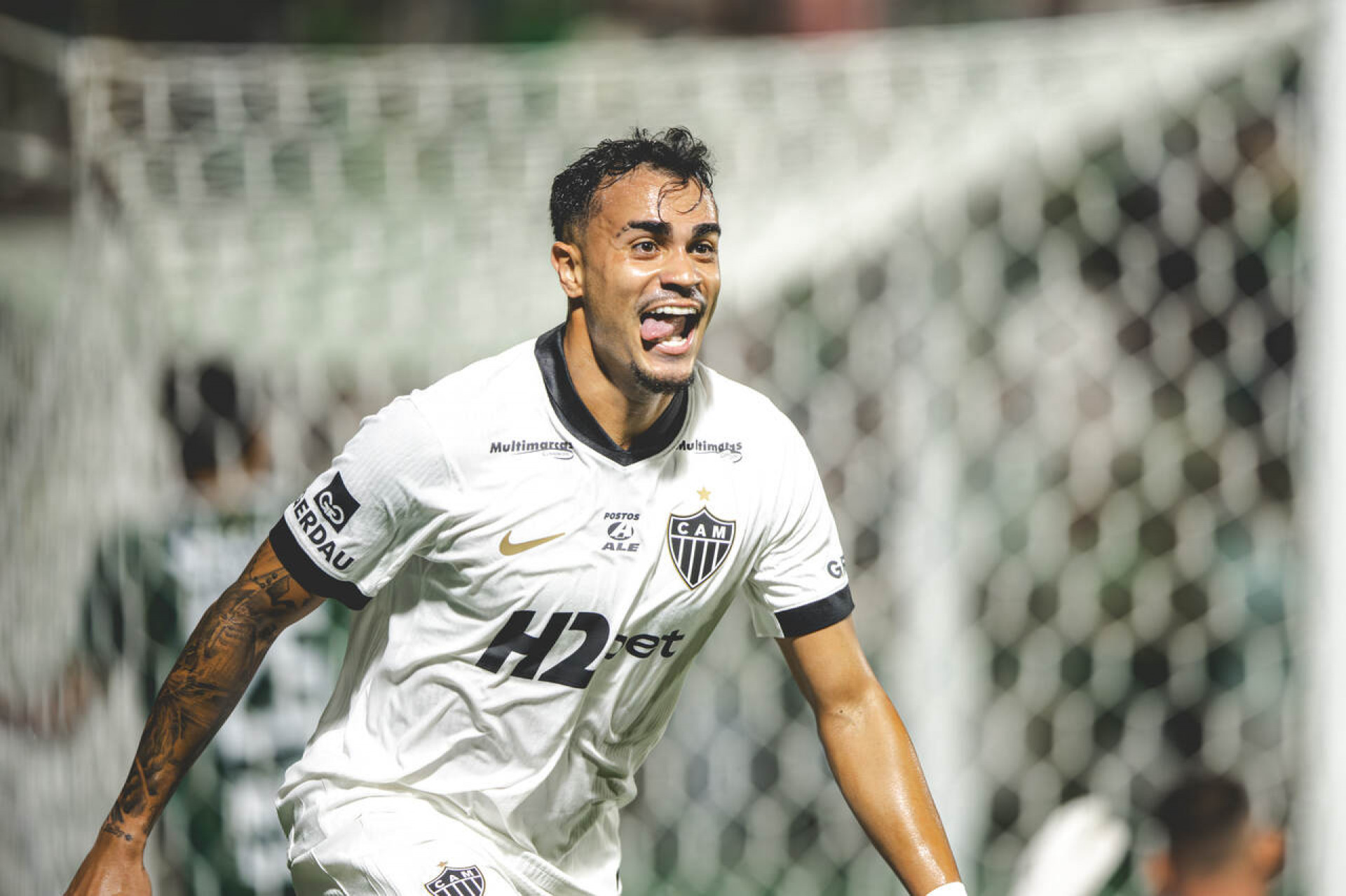 Atl&eacute;tico goleia Chapecoense e vence primeira como visitante no Brasileir&atilde;o