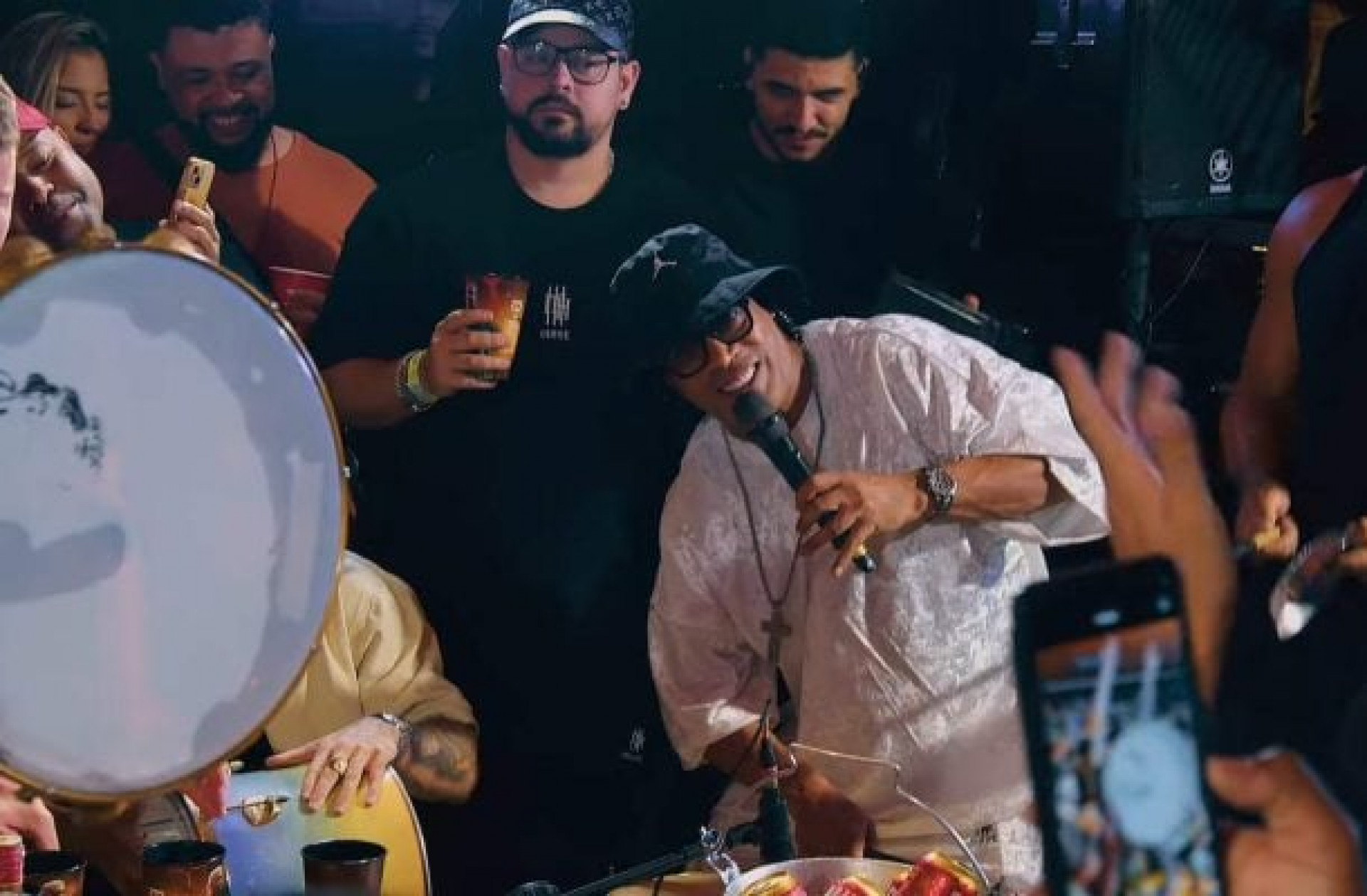 Ronaldinho Ga&uacute;cho lan&ccedil;a gravadora e mira expans&atilde;o global com &aacute;lbum inspirado na Copa