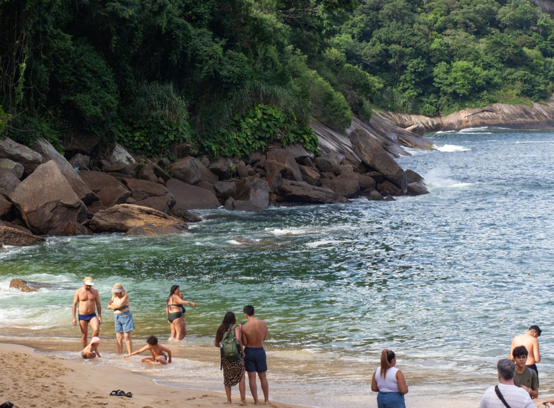 Banhistas lotam a Praia Vermelha, na Urca - Érica Martin/Agência O Dia