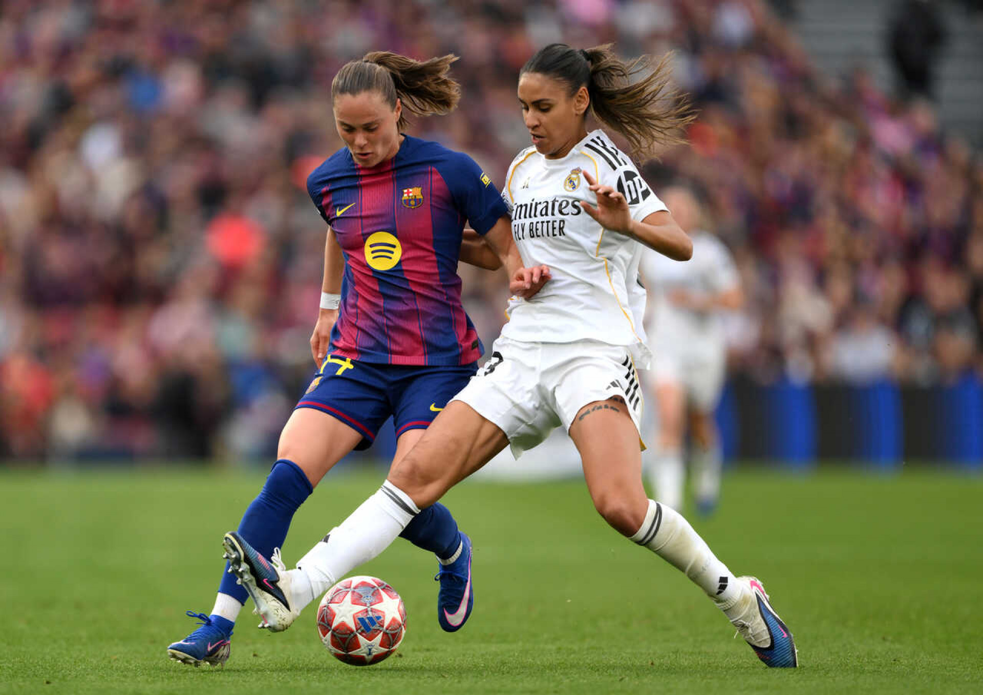 Barcelona goleia Real Madrid e avan&ccedil;a &agrave; semifinal da Champions Feminina