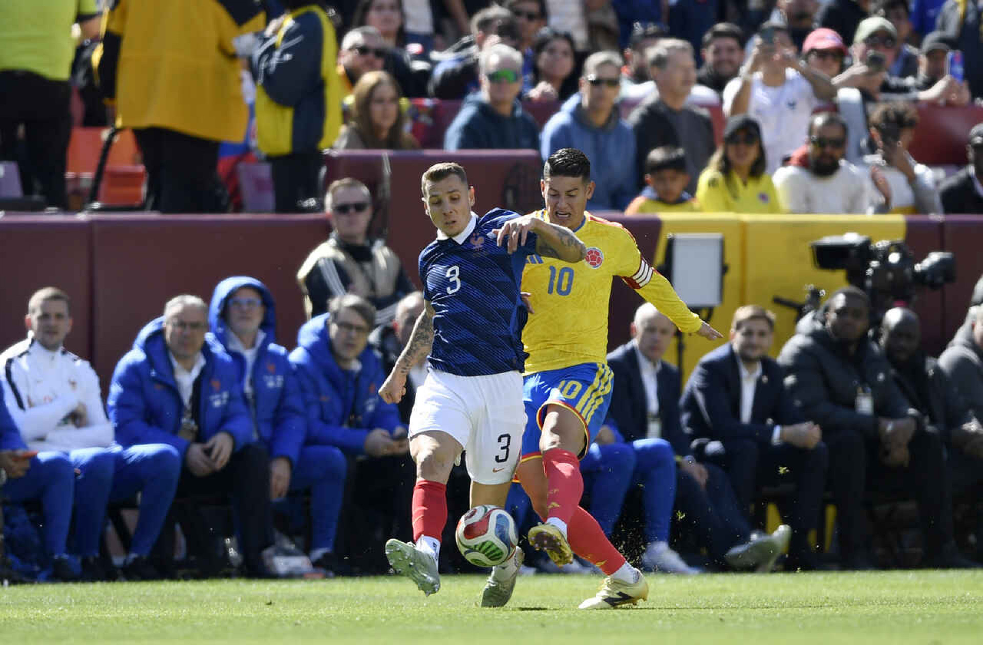 James Rodr&iacute;guez &eacute; hospitalizado por “desidrata&ccedil;&atilde;o severa”