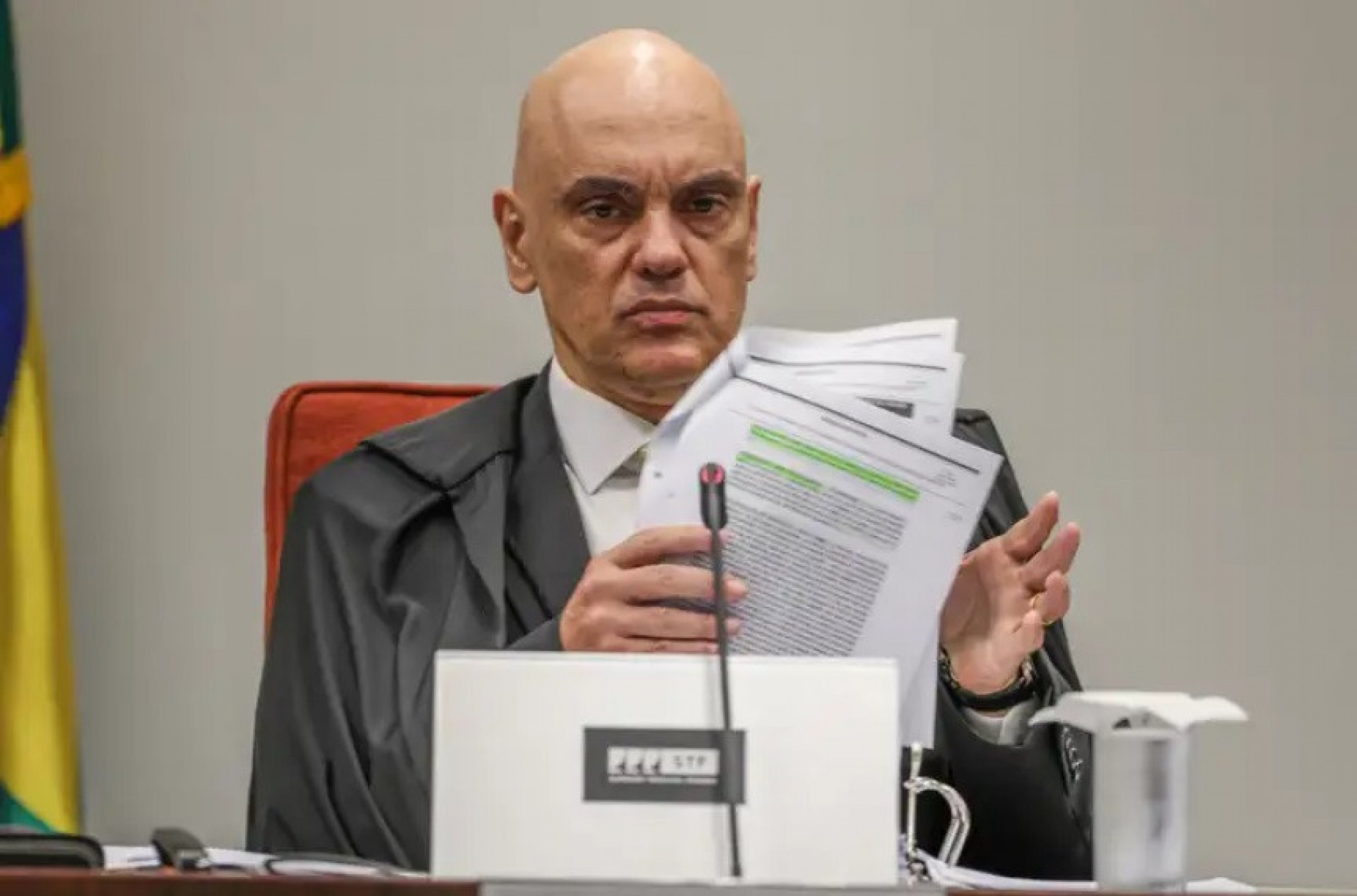 Moraes abre prazo para alegações finais e ação contra Eduardo Bolsonaro entra na reta final
