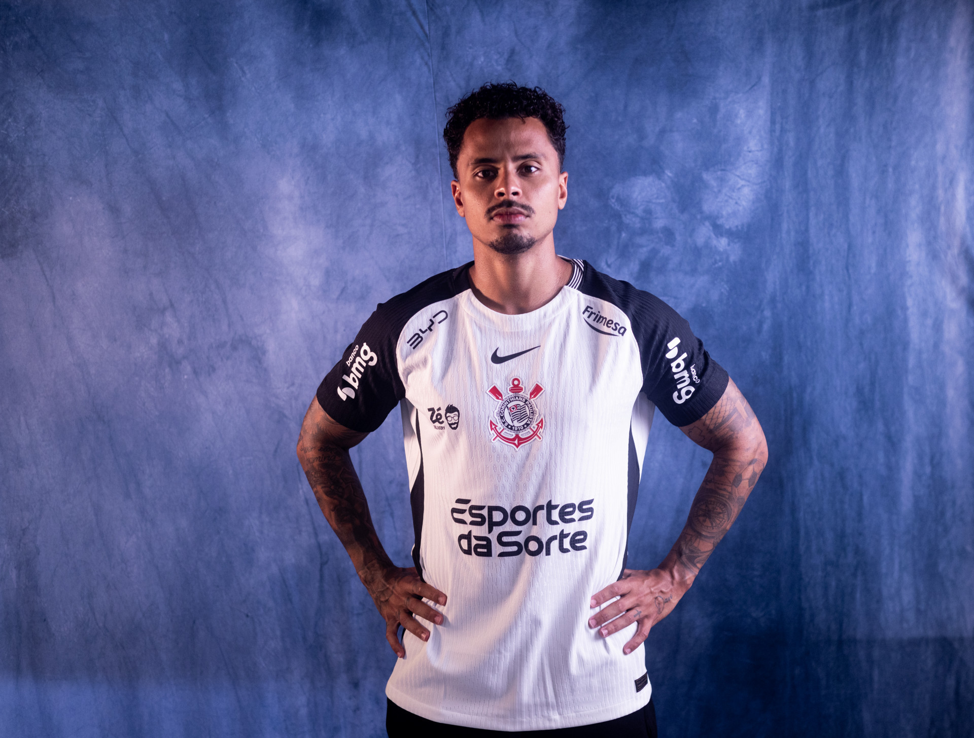 Após expulsão por gesto obsceno em Fluminense x Corinthians, Allan pede desculpas