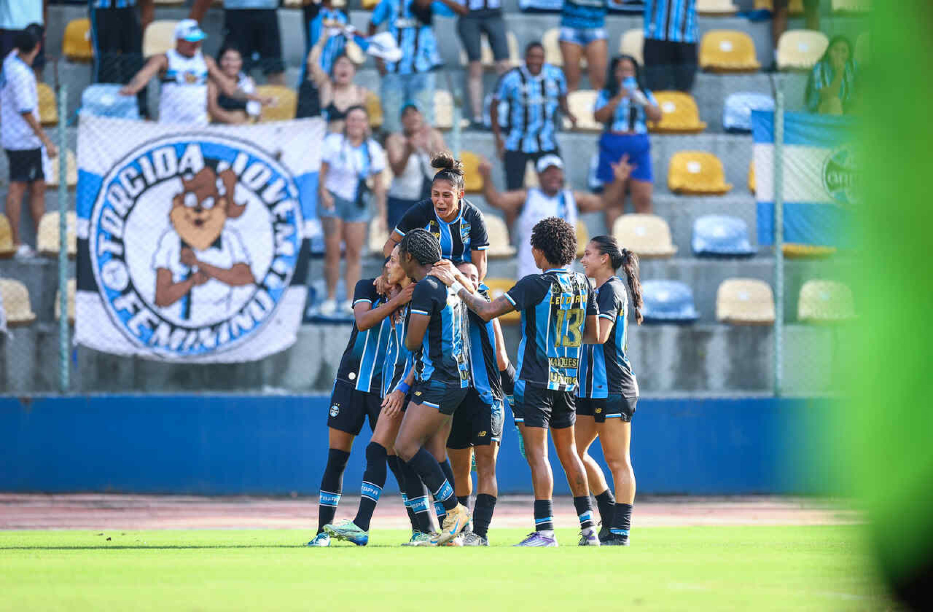Gr&ecirc;mio x Vit&oacute;ria: onde assistir, escala&ccedil;&otilde;es e arbitragem