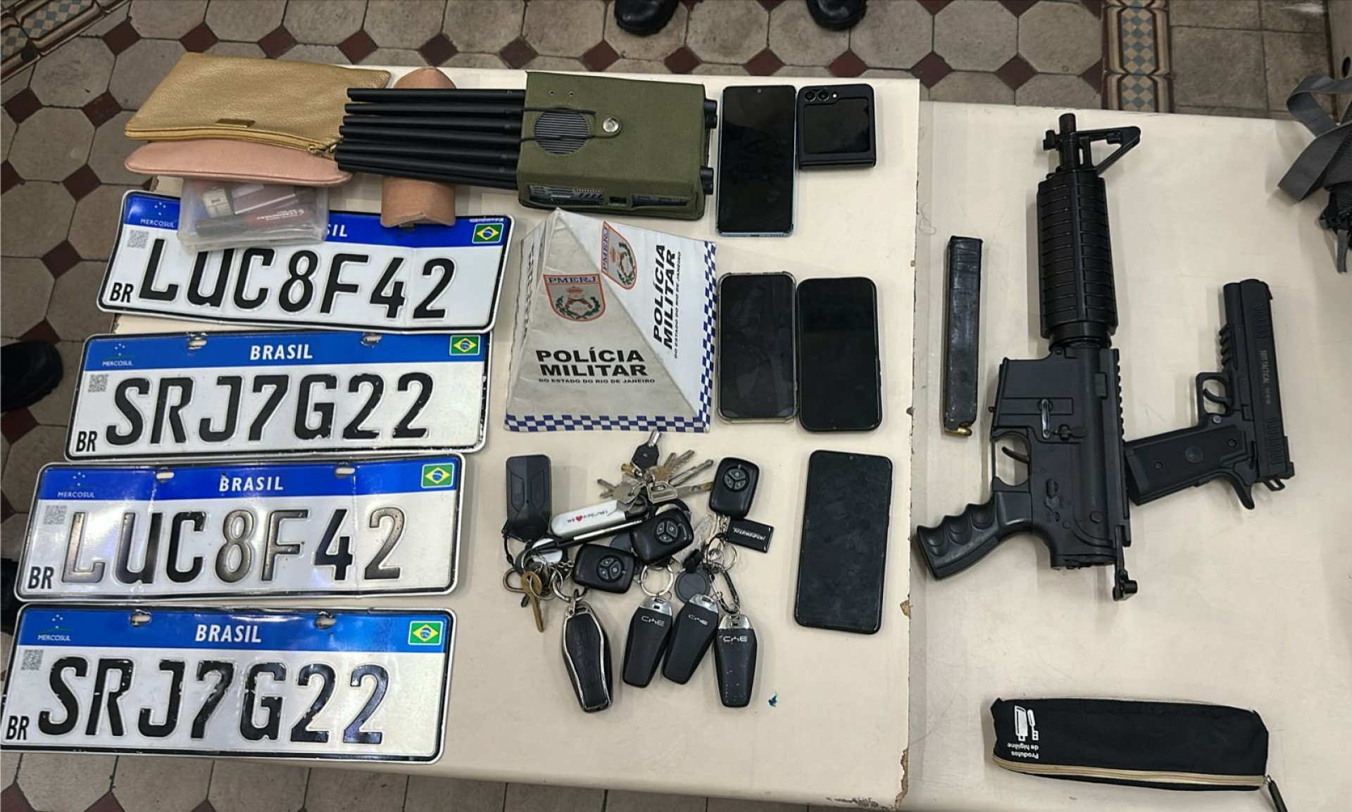 Material apreendido pelos agentes após a perseguição - Divulgação / PMERJ