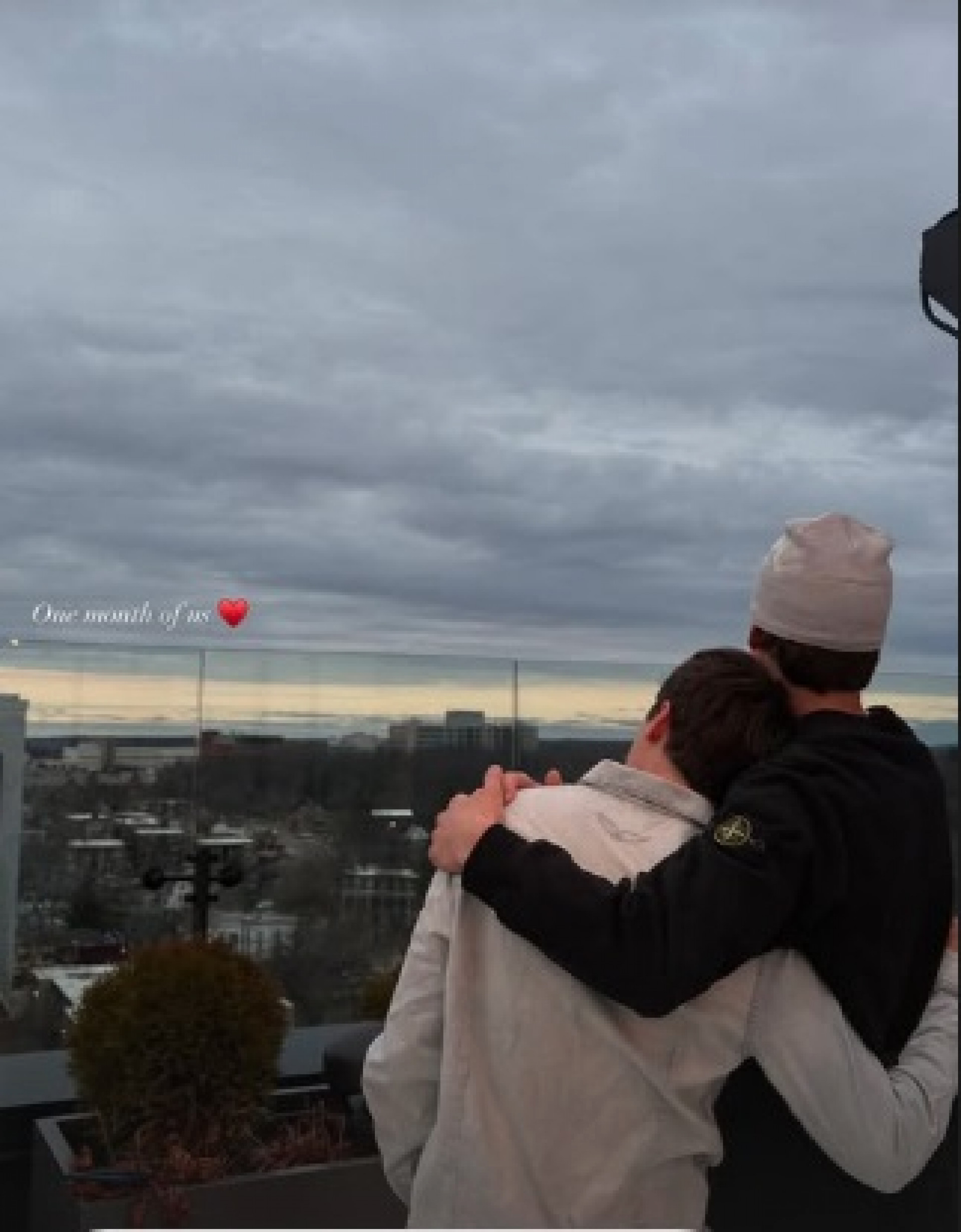 Noah Schnapp posta foto em clima de romance - Reprodução do Instagram
