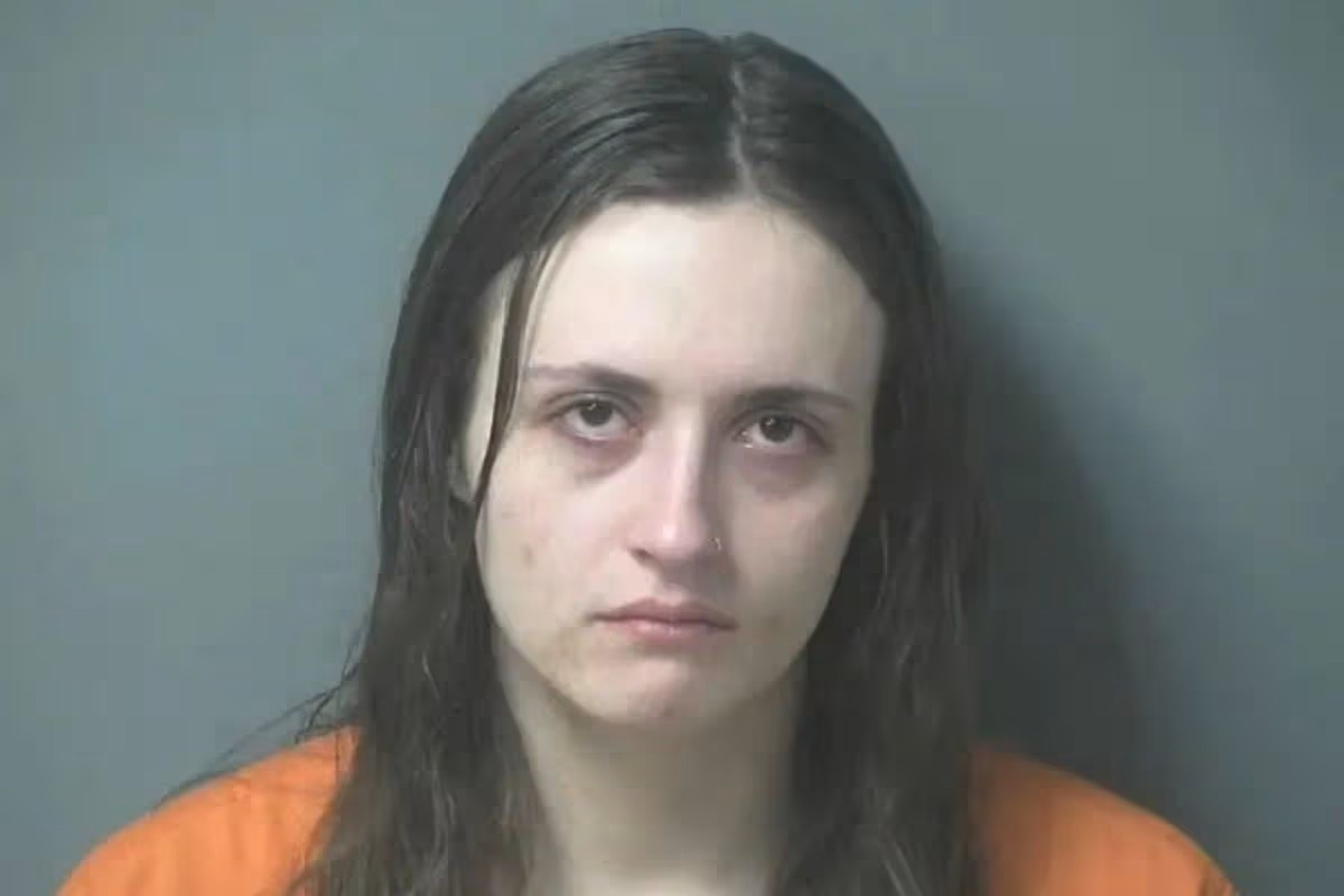 Professora é presa por aliciar alunos de 16 anos para sessão de sexo grupal