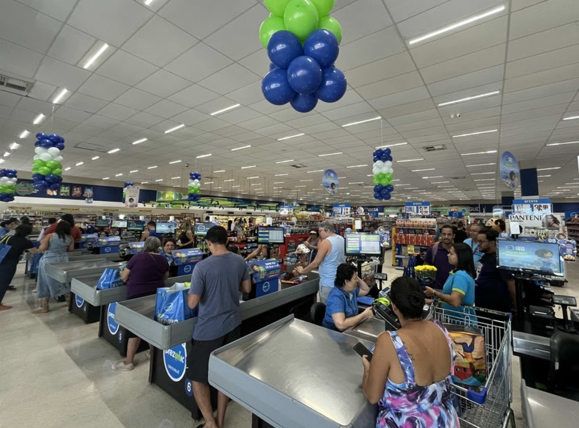 Rede de supermercados abre 20 vagas de emprego para Pessoas com Deficiência