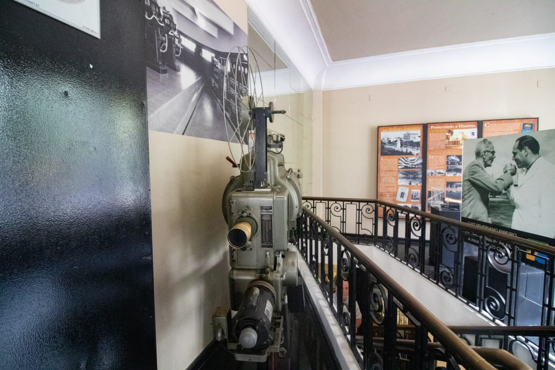 Projetor antigo que era utilizado no Cine Odeon - Érica Martin / Agência O Dia