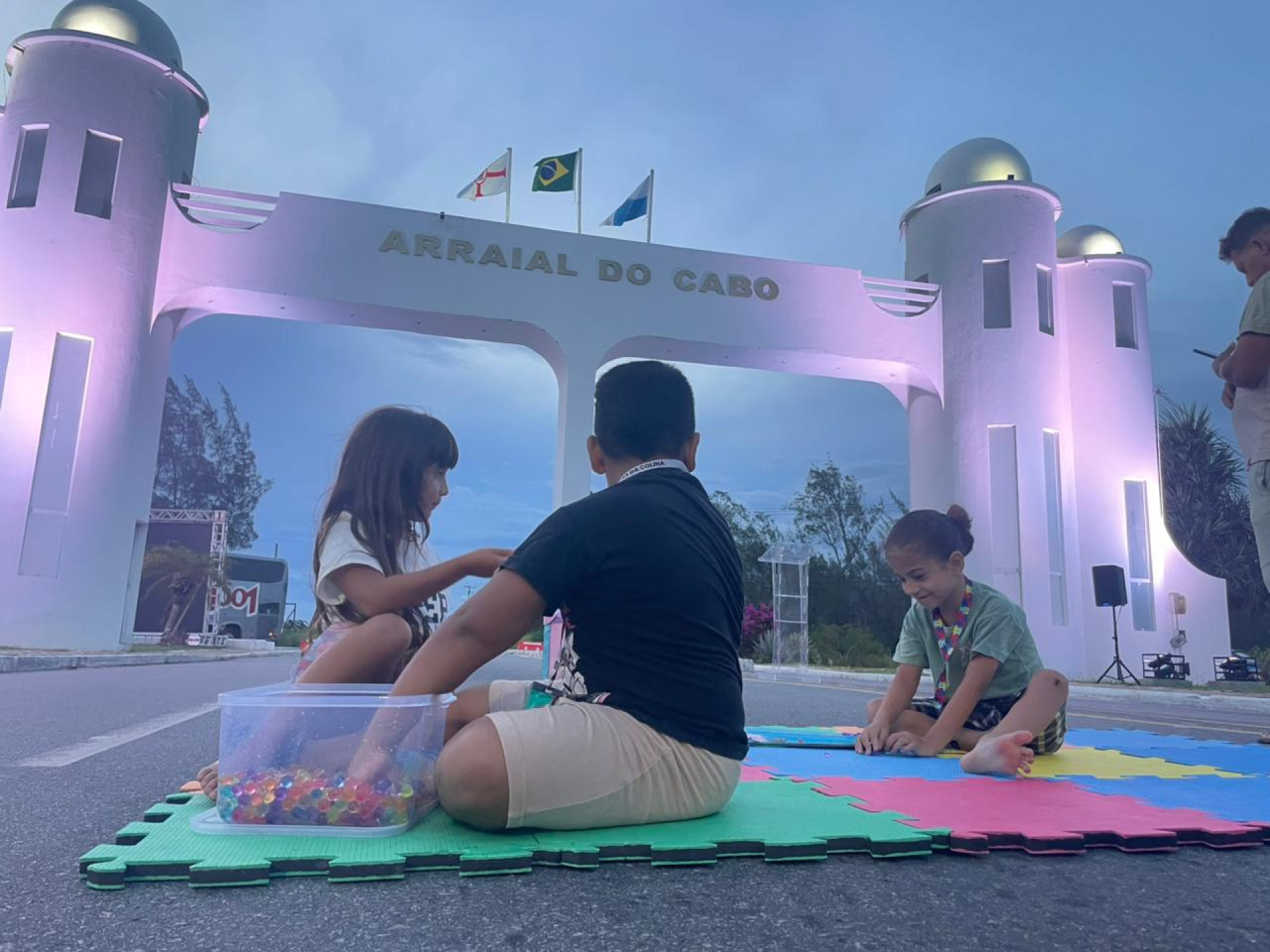 Crianças atendidas pela rede municipal se divertem durante a programação especial. - Reprodução/ Ascom