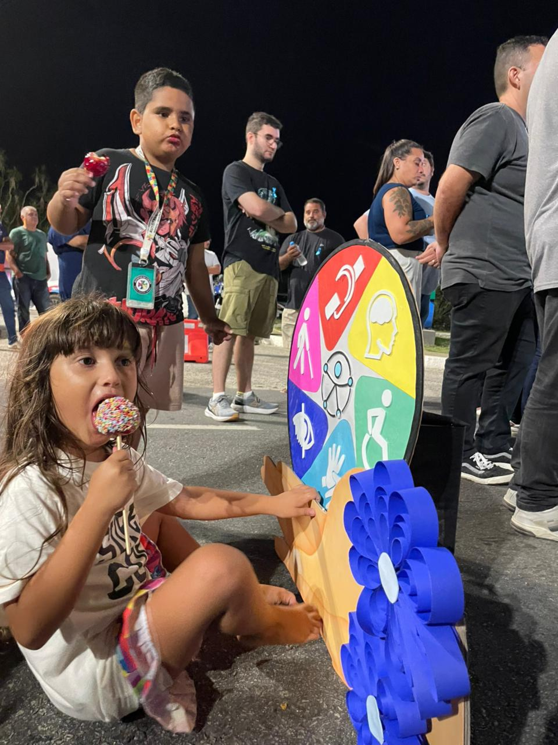 Público comparece e acompanha as atividades propostas durante o Abril Azul. - Reprodução/ Ascom