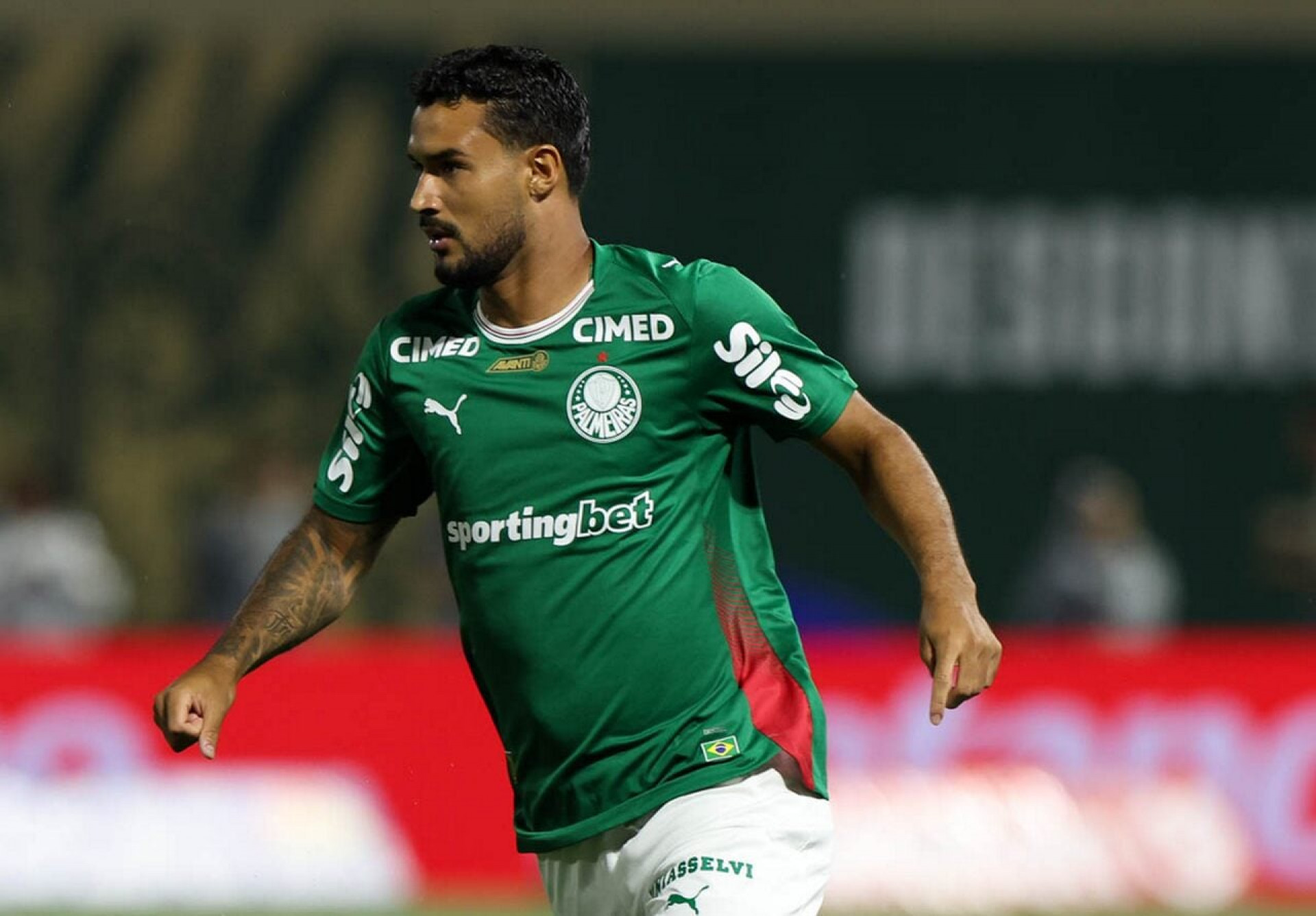Vitor Roque treina no campo em reapresenta&ccedil;&atilde;o do Palmeiras; lateral tem les&atilde;o