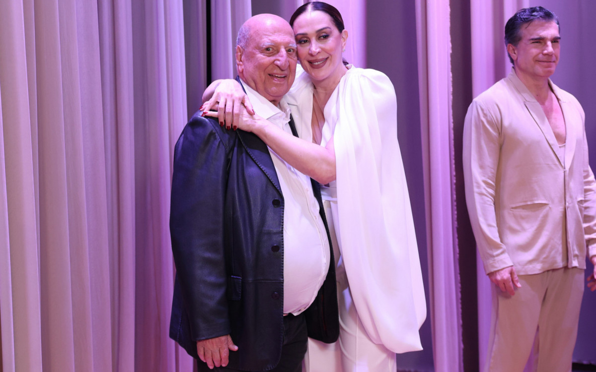 Anísio prestigia espetáculo estrelado por Claudia Raia