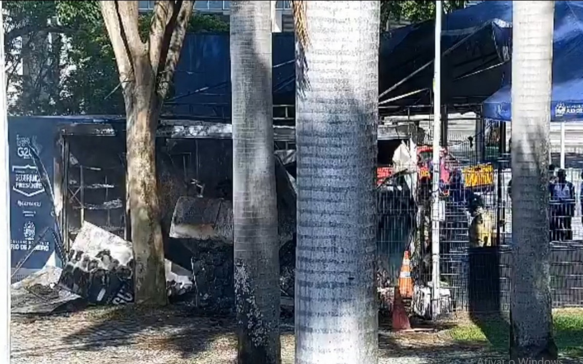 Base do Segurança Presente no Centro pega fogo após explosão de bicicleta elétrica