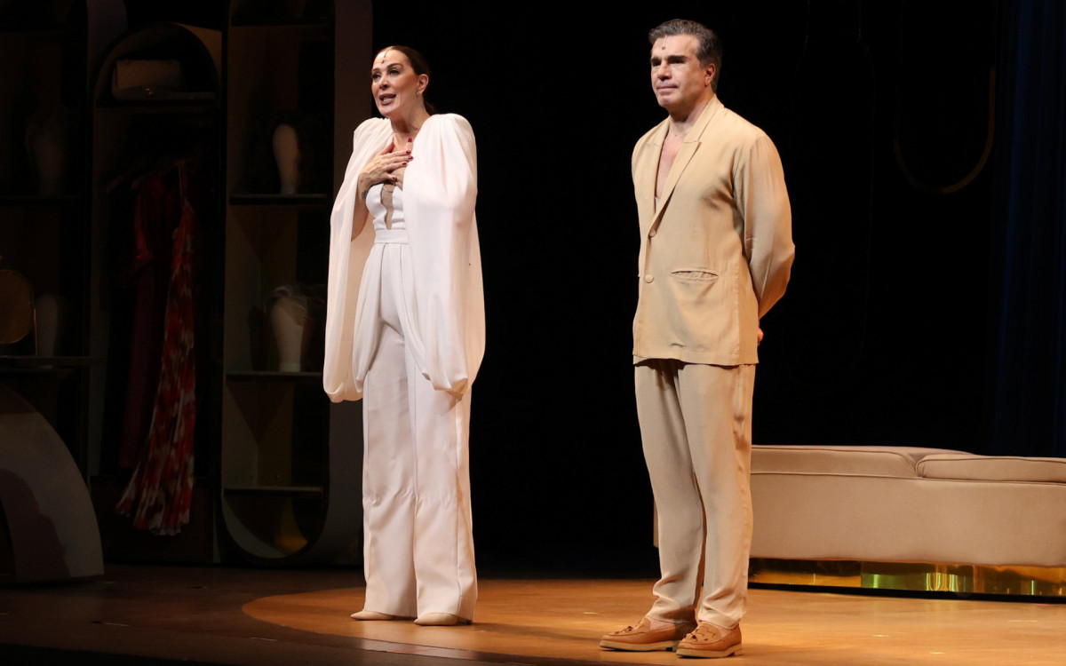 Claudia Raia e Jarbas Homem de Mello protagonizam espetáculo \'Cenas da Menopausa\'