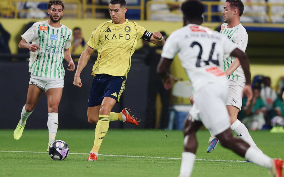 Cristiano Ronaldo volta em grande estilo e faz dois em goleada do Al-Nassr