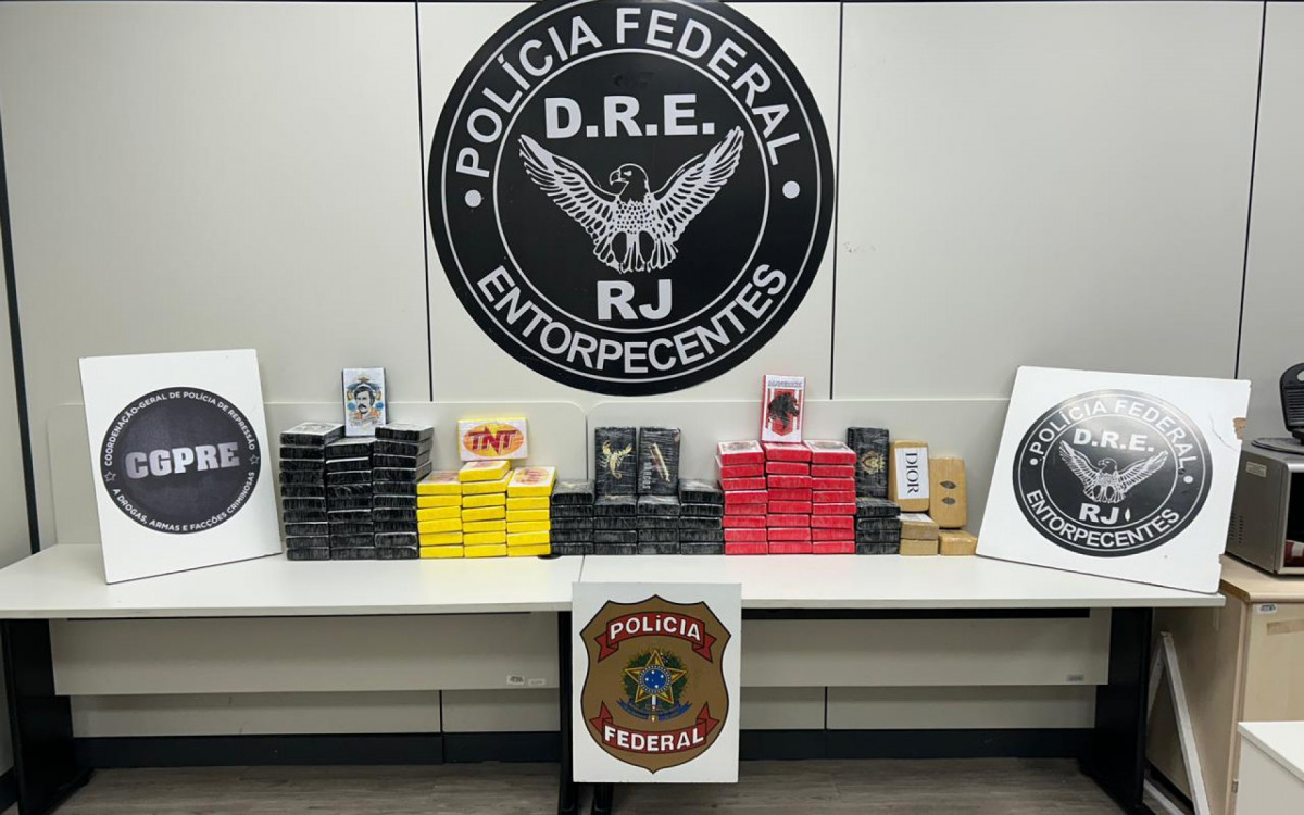 Motorista é preso com mais de 100 kg de pasta base de cocaína na Via Dutra