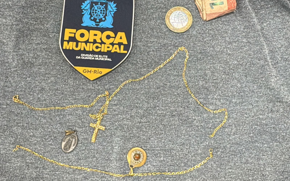 Cord&atilde;o de ouro e celular com registro de furto foram recuperados pelos agentes - Divulga&ccedil;&atilde;o