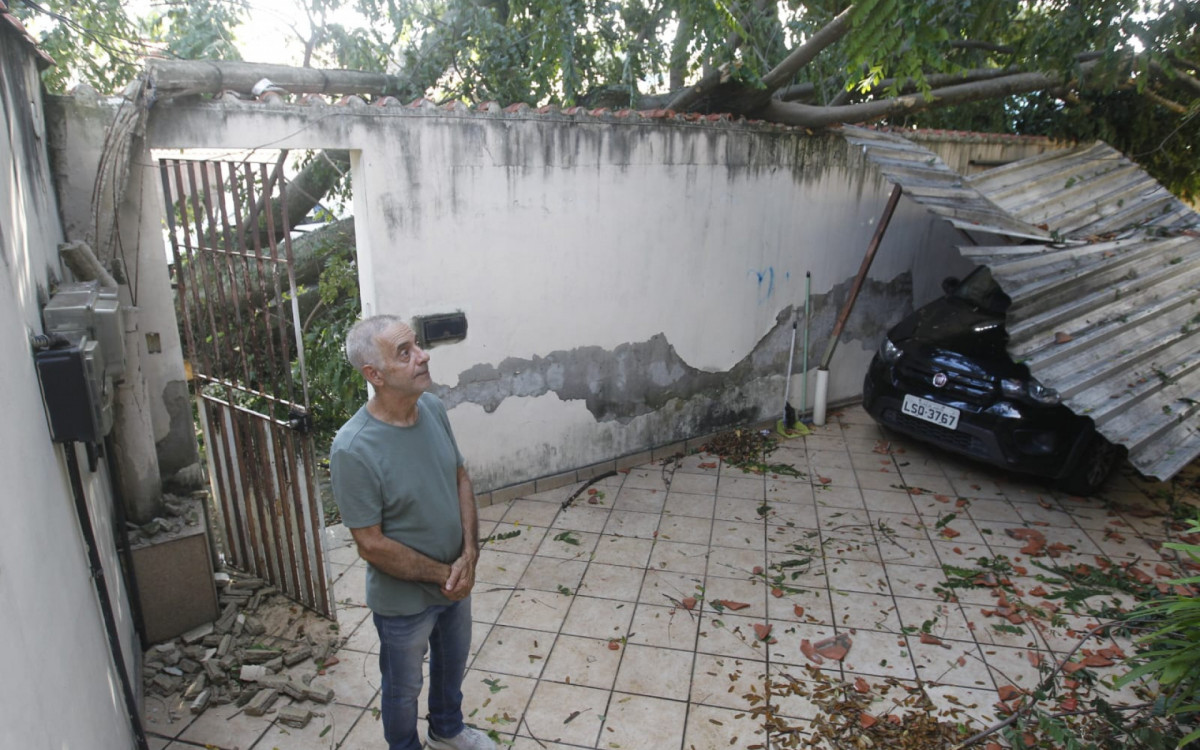  Márcio Brito, morador de residência atingida pela árvore
