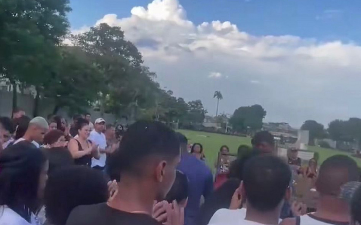 Adolescente encontrado morto em rio é enterrado sob pedido de justiça: 'Não podemos normalizar'