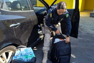 PRF apreende mais de R$ 2 milhões em celulares de luxo em SC