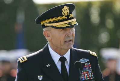 Secretário de Defesa dos Estados Unidos demite chefe do Estado-Maior do Exército