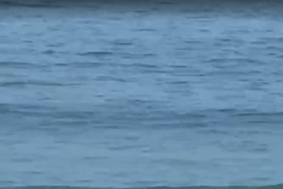 Helicóptero cai no mar da Praia da Barra da Tijuca