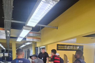 Vídeo: polícia prende flanelinhas que cobravam R$ 50 por vaga durante evento no Maracanã