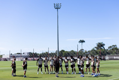 Presidente do Flamengo cobra jogadores no Ninho do Urubu após derrota