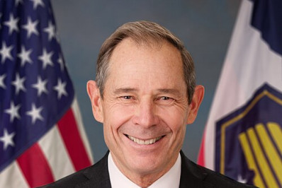 Senador republicano defende que Trump formalize guerra contra Irã no Congresso