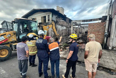 Bombeiros localizam quarta vítima da queda de avião no RS