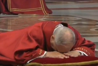 Leão XIV celebra missa da Sexta-Feira Santa pela primeira vez desde que virou papa