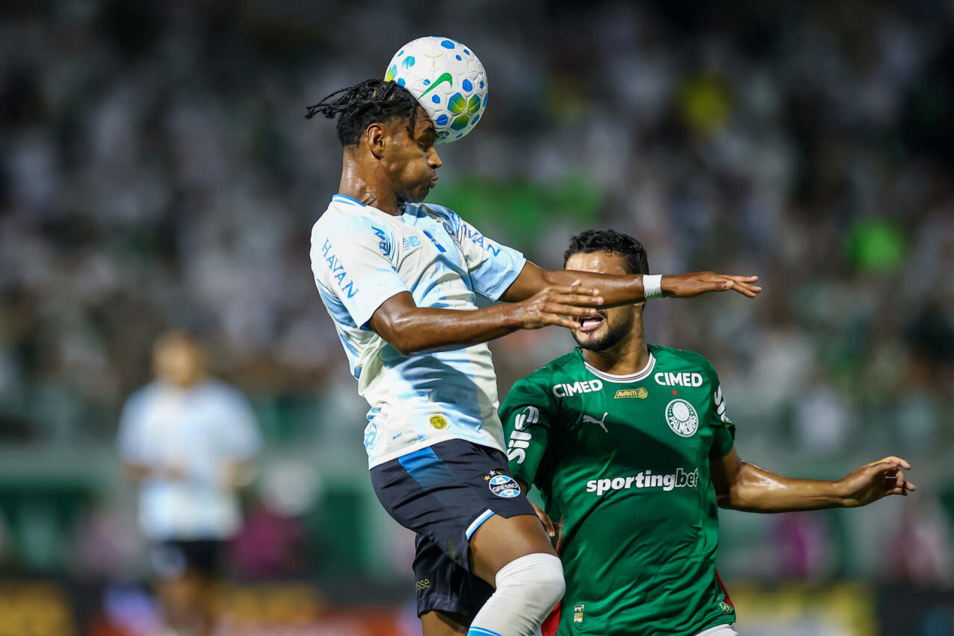 Comentarista de arbitragem da Globo esclarece postura do VAR em gol do Gr&ecirc;mio